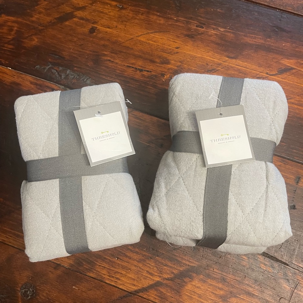 Two threshold flannel quilt euro shams